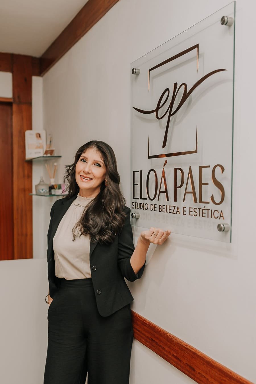 Dra. Eloá Paes, Biomédica Esteta, no studio de estética avançada em Icaraí, Niterói
